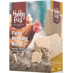 Farm Pecking Block 1kg - Hobby First à 3,30 € - Hobby First - 200048 - Complément Alimentaire